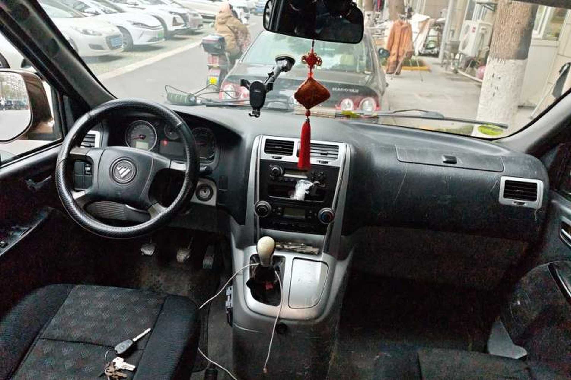 Used Foton Scenic G5 2020 2.0L Long-Wheelbase Flat-Roof 6-Seater Multi-Purpose Passenger Vehicle 1TZS Center Console