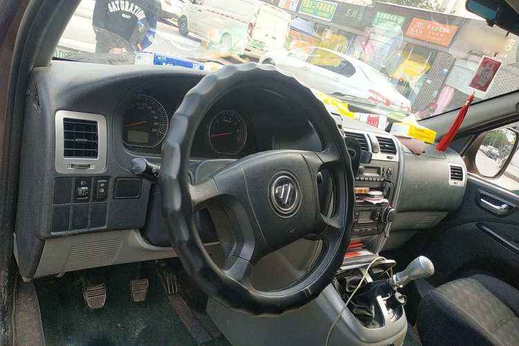 Used Foton Scenic G5 2020 2.0L Long-Wheelbase Flat-Roof 6-Seater Multi-Purpose Passenger Vehicle 1TZS Center Console