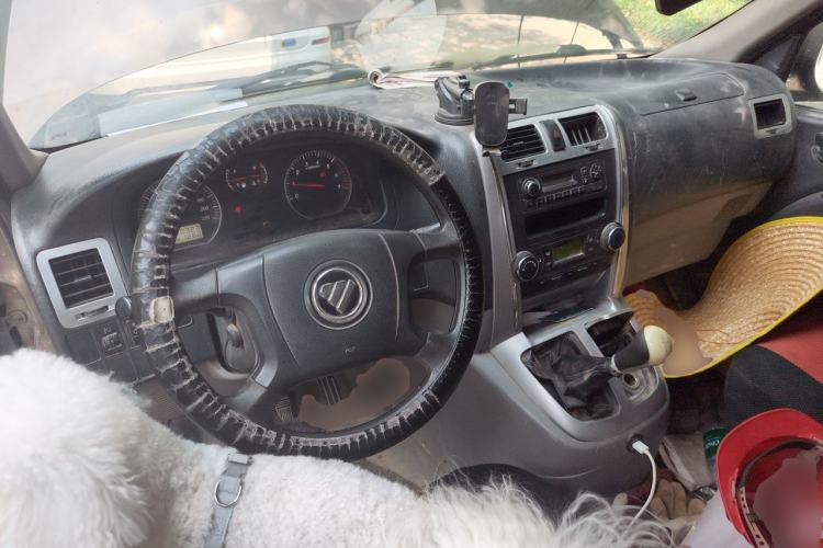 Used Foton Scenic G5 2020 2.0L Long-Wheelbase Flat-Roof 6-Seater Multi-Purpose Passenger Vehicle 1TZS Center Console