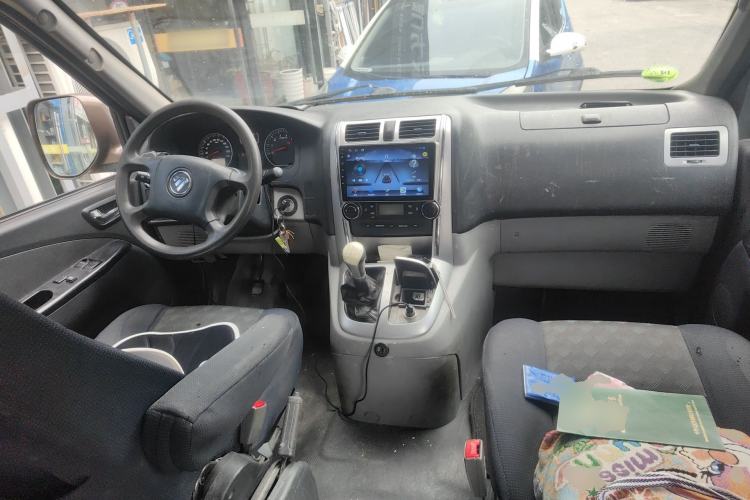 Used Foton Scenic G5 2020 2.0L Long-Wheelbase Flat-Roof 6-Seater Multi-Purpose Passenger Vehicle 1TZS Center Console