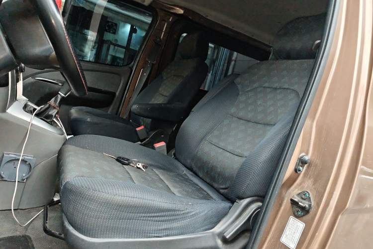 Used Foton Scenic G5 2020 2.0L Long-Wheelbase Flat-Roof 6-Seater Multi-Purpose Passenger Vehicle 1TZS Left Front Seat