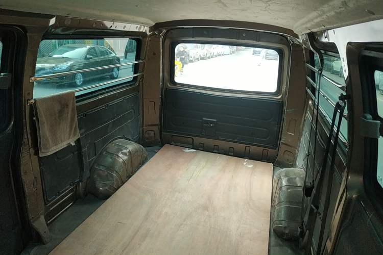 Used Foton Scenic G5 2020 2.0L Long-Wheelbase Flat-Roof 6-Seater Multi-Purpose Passenger Vehicle 1TZS Left Rear Seat