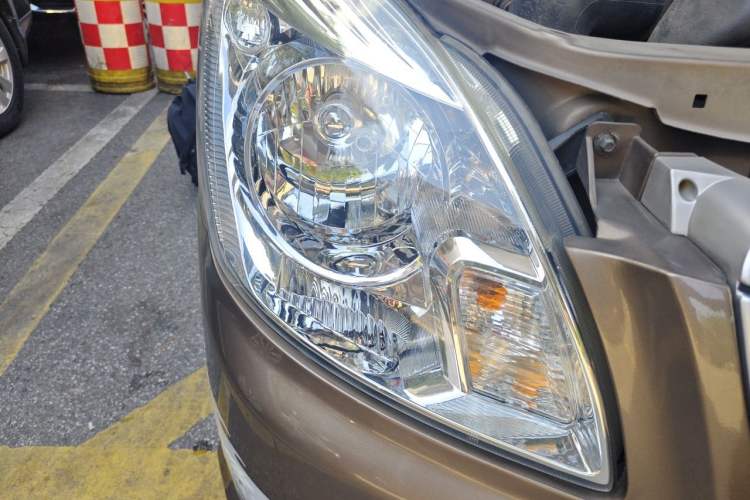 Used Foton Scenic G5 2020 2.0L Long-Wheelbase Flat-Roof 6-Seater Multi-Purpose Passenger Vehicle 1TZS Right Front Headlight