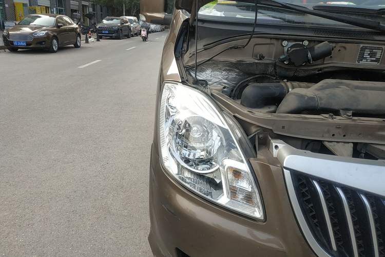 Used Foton Scenic G5 2020 2.0L Long-Wheelbase Flat-Roof 6-Seater Multi-Purpose Passenger Vehicle 1TZS Right Front Headlight