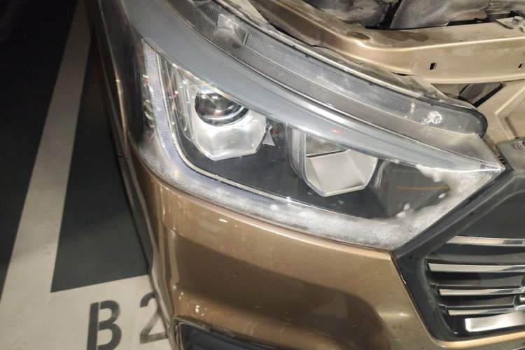 Used Foton Scenic G5 2020 2.4L Commercial Version Long-Wheelbase Flat-Roof 9-Seater Multi-Purpose Passenger Vehicle 4K22D4M Right Front Headlight