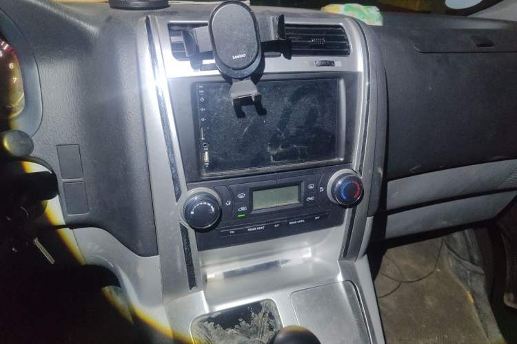 Used Foton Scenic G5 2020 2.0L Long-Wheelbase Flat-Roof 6-Seater Multi-Purpose Passenger Vehicle 1TZS Audio And AC Panel