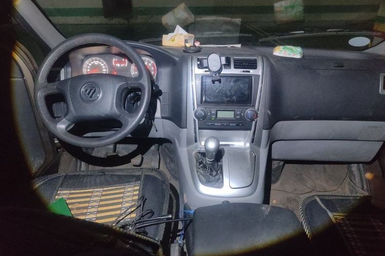 Used Foton Scenic G5 2020 2.0L Long-Wheelbase Flat-Roof 6-Seater Multi-Purpose Passenger Vehicle 1TZS Center Console