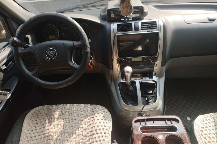 Used Foton Scenic G5 2020 2.0L Long-Wheelbase Flat-Roof 10-Seater Multi-Purpose Passenger Vehicle 1TZS Center Console