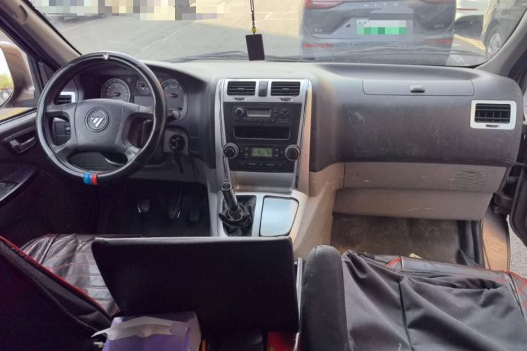 Used Foton Scenic G5 2020 2.0L Long-Wheelbase Flat-Roof 6-Seater Multi-Purpose Passenger Vehicle 1TZS Center Console