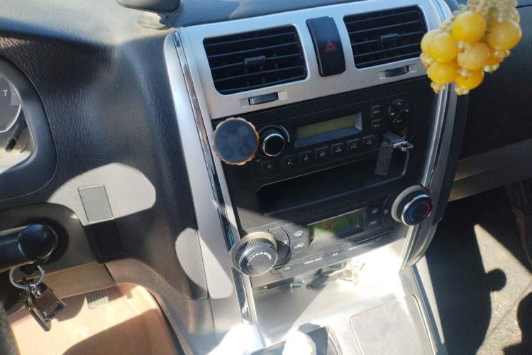 Used Foton Scenic G5 2020 2.4L Commercial Version Long-Wheelbase Flat-Roof 6-Seater Multi-Purpose Passenger Vehicle 4K22D4M Audio And AC Panel