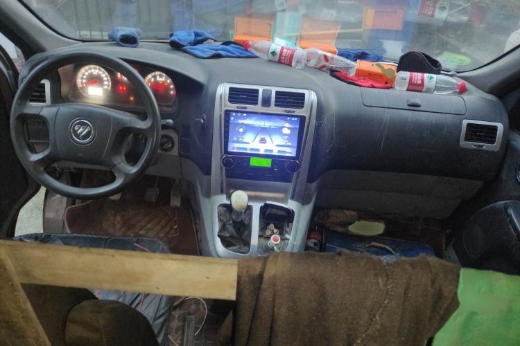 Used Foton Scenic G5 2020 2.0L Long-Wheelbase Flat-Roof 6-Seater Multi-Purpose Passenger Vehicle 1TZS Center Console