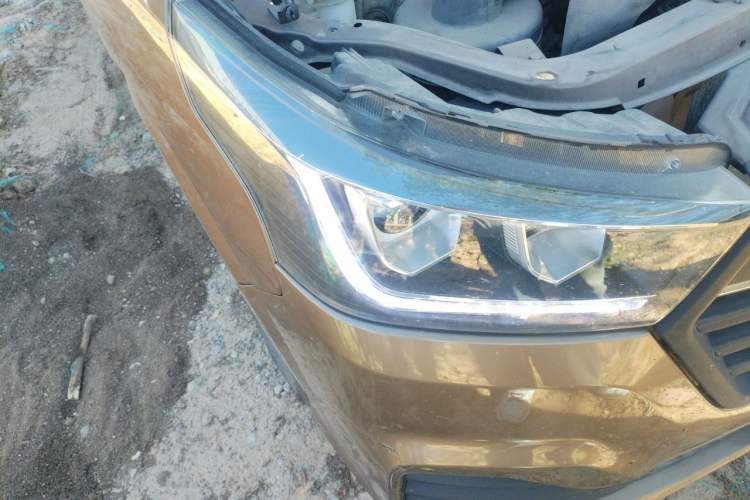 Used Foton Scenic G5 2020 2.4L Commercial Version Long-Wheelbase Flat-Roof 6-Seater Multi-Purpose Passenger Vehicle 4K22D4M Right Front Headlight