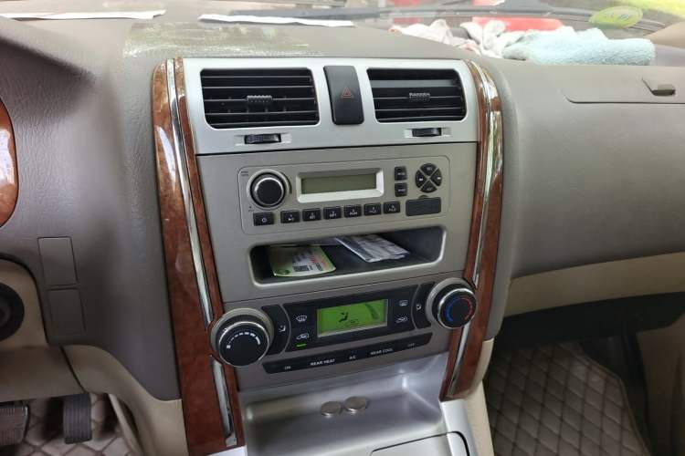 Used Foton Scenic G5 2020 2.0L Long-Wheelbase Flat-Roof 9-Seater Multi-Purpose Passenger Vehicle 1TZS Audio And AC Panel