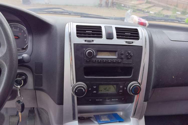 Used Foton Scenic G5 2020 2.4L Commercial Version Long-Wheelbase Flat-Roof 6-Seater Multi-Purpose Passenger Vehicle 4K22D4M Audio And AC Panel