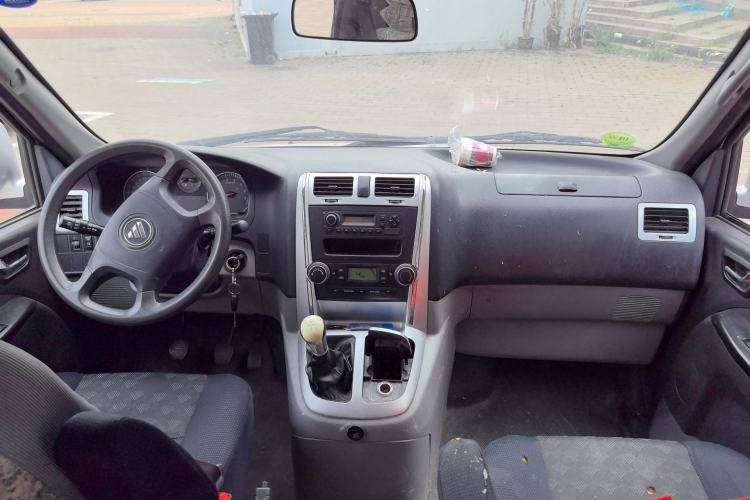 Used Foton Scenic G5 2020 2.4L Commercial Version Long-Wheelbase Flat-Roof 6-Seater Multi-Purpose Passenger Vehicle 4K22D4M Center Console