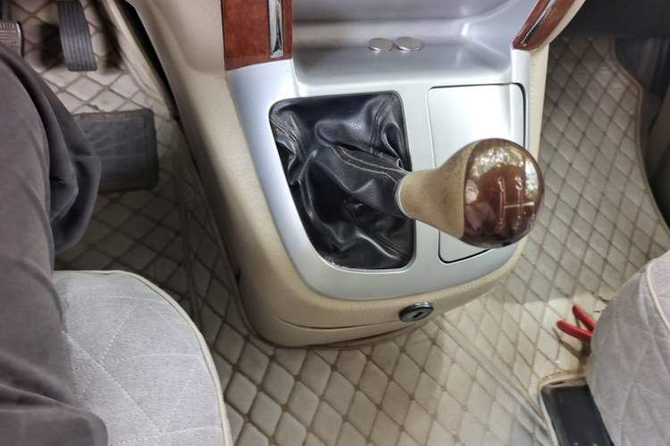 Used Foton Scenic G5 2020 2.0L Long-Wheelbase Flat-Roof 9-Seater Multi-Purpose Passenger Vehicle 1TZS Gear Lever