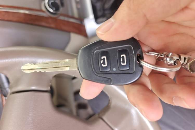 Used Foton Scenic G5 2020 2.0L Long-Wheelbase Flat-Roof 9-Seater Multi-Purpose Passenger Vehicle 1TZS Vehicle Key
