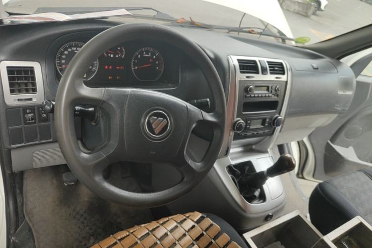Used Foton Scenic G5 2020 2.0L Long-Wheelbase Flat-Roof 6-Seater Multi-Purpose Passenger Vehicle 1TZS Center Console