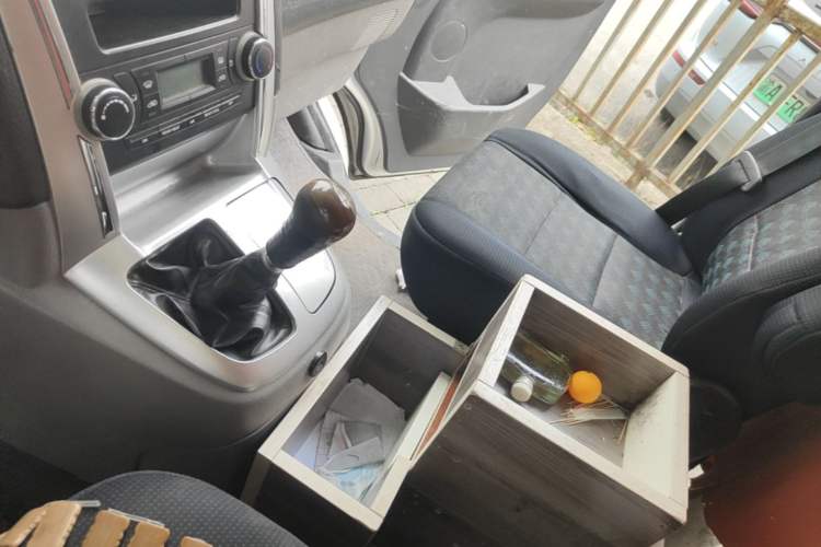 Used Foton Scenic G5 2020 2.0L Long-Wheelbase Flat-Roof 6-Seater Multi-Purpose Passenger Vehicle 1TZS Gear Lever