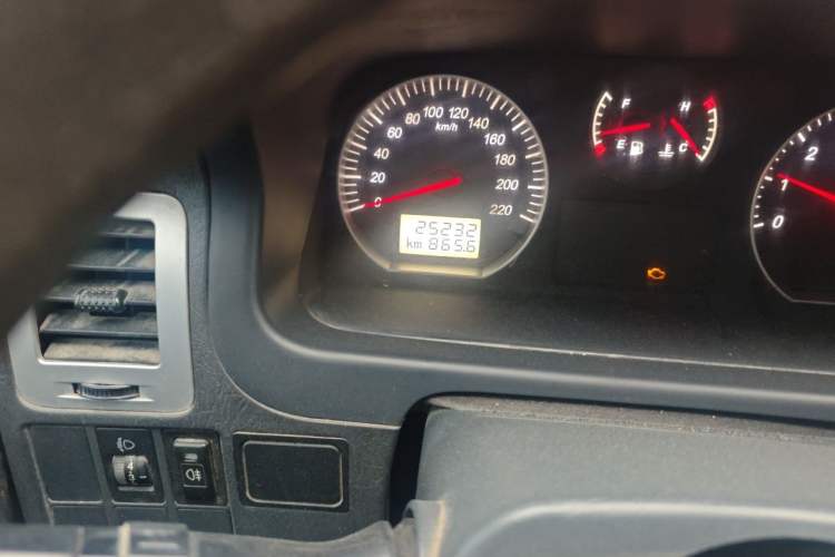 Used Foton Scenic G5 2020 2.0L Long-Wheelbase Flat-Top 2-Seater Van 1TZS Odometer Close Up