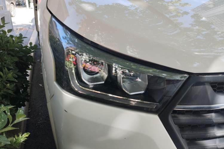 Used Foton Scenic G5 2020 2.0L Long-Wheelbase Flat-Roof 10-Seater Multi-Purpose Passenger Vehicle 1TZS Right Front Headlight