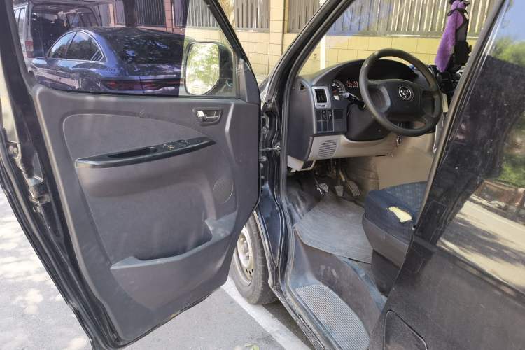 Used Foton Scenic G5 2021 2.4L Gasoline Commercial Version 6-Seater Multi-Purpose Passenger Vehicle 4K22D4M Driver Seat
