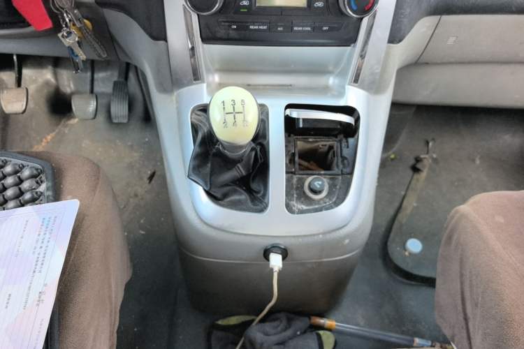 Used Foton Scenic G5 2021 2.0L Gasoline Commercial Version 6-Seater Multi-Purpose Passenger Vehicle 1TZS Gear Lever
