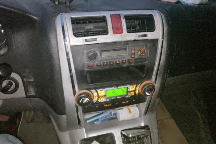 Used Foton Scenic G5 2021 2.0L Gasoline Commercial Version 6-Seater Multi-Purpose Passenger Vehicle 1TZS Audio And AC Panel
