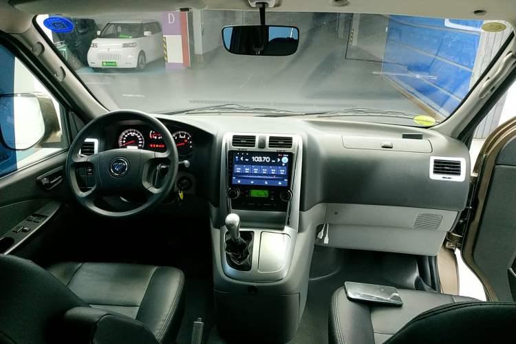 Used Foton Scenic G5 2021 2.0L Gasoline Commercial Version 6-Seater Multi-Purpose Passenger Vehicle 1TZS Center Console