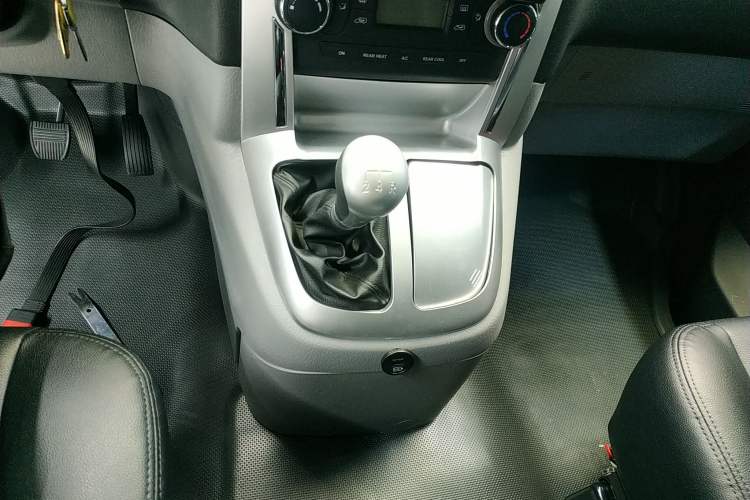 Used Foton Scenic G5 2021 2.0L Gasoline Commercial Version 6-Seater Multi-Purpose Passenger Vehicle 1TZS Gear Lever