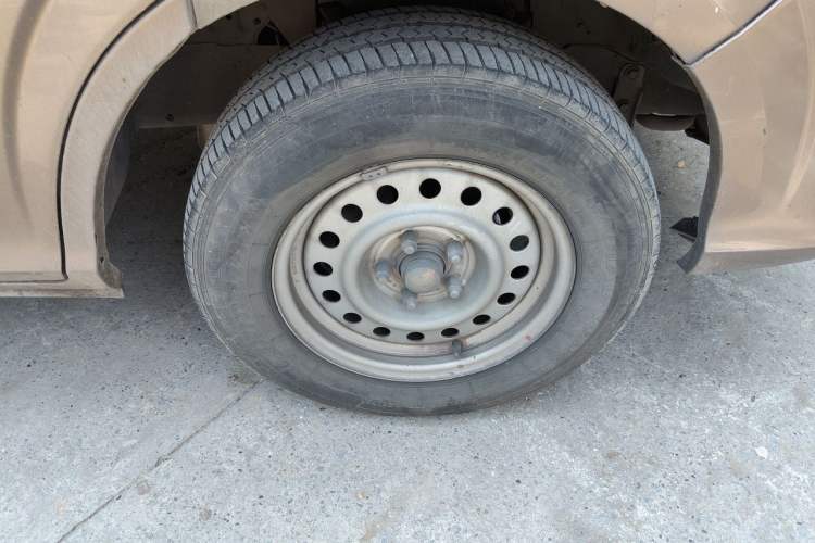Used Foton Scenic G5 2021 2.0L Gasoline Commercial Version 6-Seater Multi-Purpose Passenger Vehicle 1TZS Right Front Wheel Hub