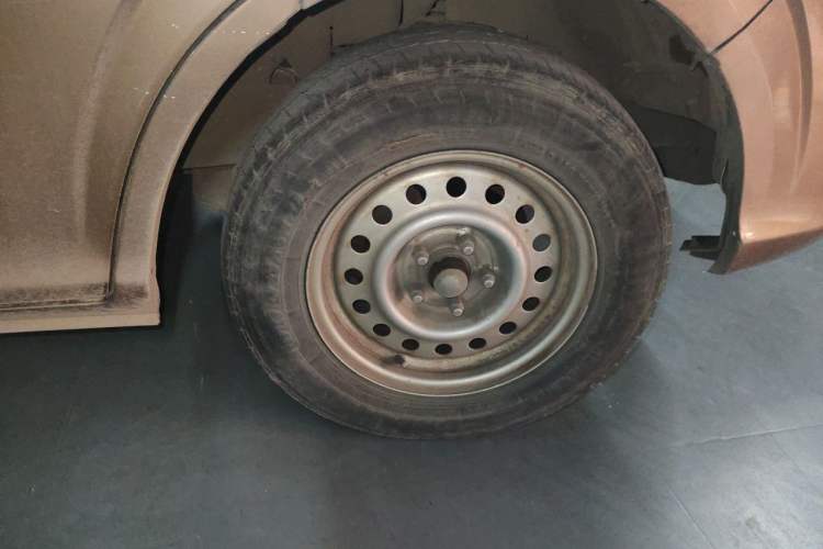 Used Foton Scenic G5 2021 2.0L Gasoline Commercial Version 6-Seater Multi-Purpose Passenger Vehicle 1TZS Right Front Wheel Hub