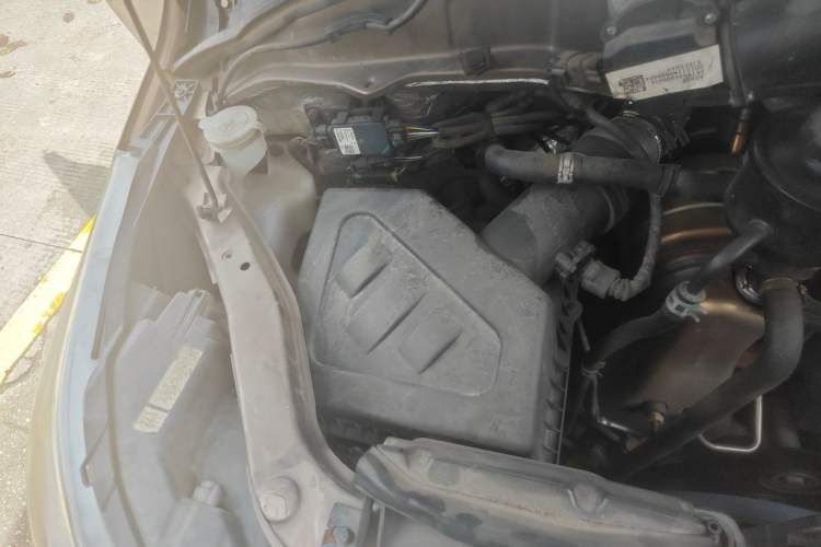 Used Foton Scenic G5 2021 2.0T Diesel Commercial Version 6-Seater Multi-Purpose Passenger Vehicle 4F20TC3 Engine Bay Right