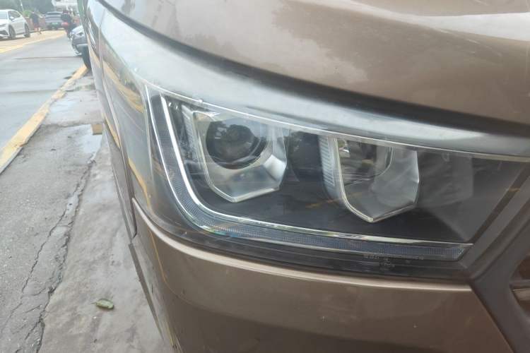 Used Foton Scenic G5 2021 2.0T Diesel Commercial Version 6-Seater Multi-Purpose Passenger Vehicle 4F20TC3 Right Front Headlight
