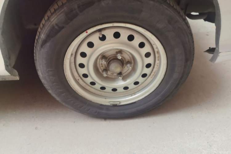 Used Foton Scenic G5 2021 2.0L Gasoline Commercial Version 6-Seater Multi-Purpose Passenger Vehicle 1TZS Right Front Wheel Hub