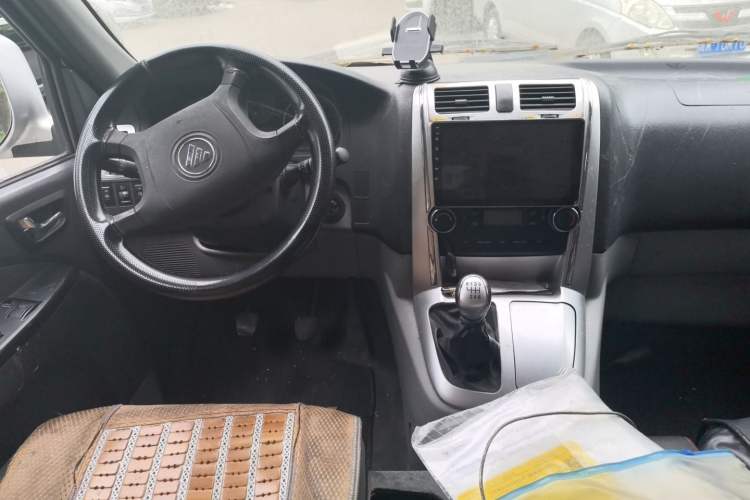 Used Foton Scenic G5 2021 2.0T Diesel Commercial Version 6-Seater Multi-Purpose Passenger Vehicle 4F20TC3 Center Console