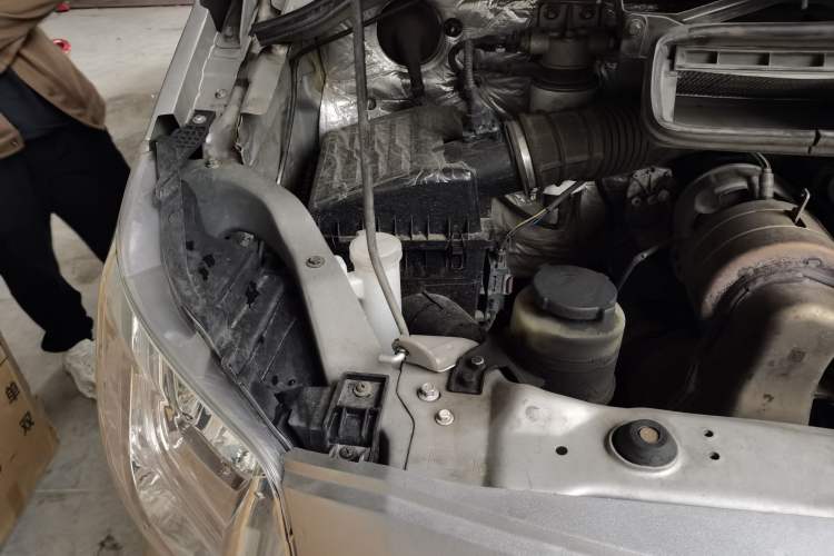 Used Foton Scenic G5 2021 2.0T Diesel Commercial Version 7-Seater Multi-Purpose Passenger Vehicle 4F20TC3 Engine Bay Right