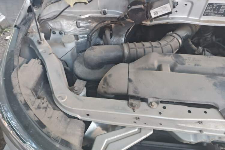 Used Foton Scenic G5 2021 2.0L Gasoline Commercial Version 6-Seater Multi-Purpose Passenger Vehicle 1TZS Engine Bay Right