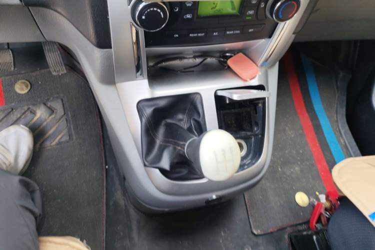 Used Foton Scenic G5 2021 2.0L Gasoline Commercial Version 6-Seater Multi-Purpose Passenger Vehicle 1TZS Gear Lever