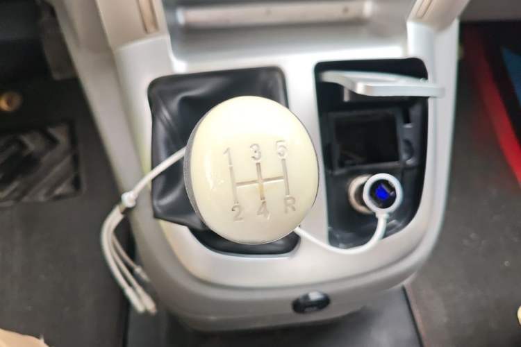 Used Foton Scenic G5 2021 2.0L Gasoline Commercial Version 6-Seater Multi-Purpose Passenger Vehicle 1TZS Gear Lever