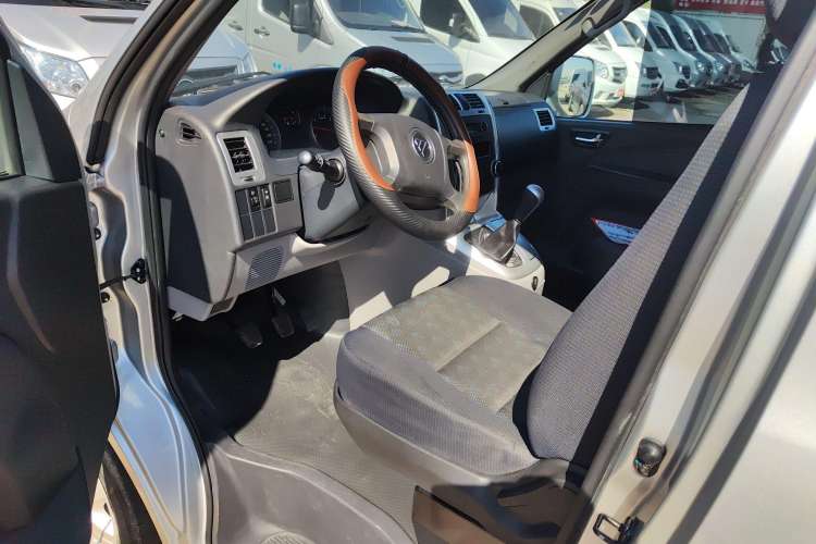 Used Foton Scenic G5 2021 2.0L Gasoline Commercial Version 6-Seater Multi-Purpose Passenger Vehicle 1TZS Interior 2