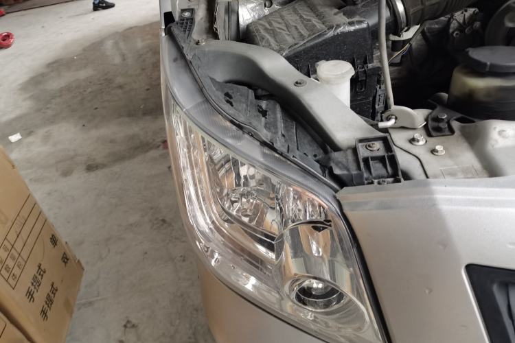 Used Foton Scenic G5 2021 2.0T Diesel Commercial Version 7-Seater Multi-Purpose Passenger Vehicle 4F20TC3 Right Front Headlight