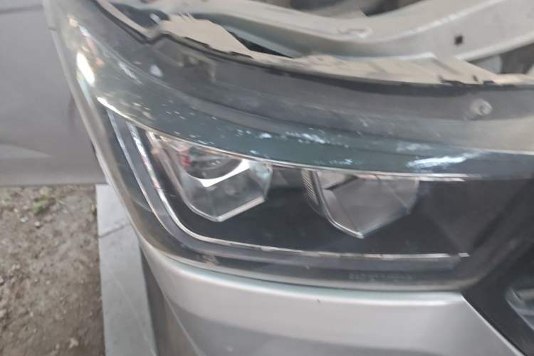 Used Foton Scenic G5 2021 2.0L Gasoline Commercial Version 6-Seater Multi-Purpose Passenger Vehicle 1TZS Right Front Headlight