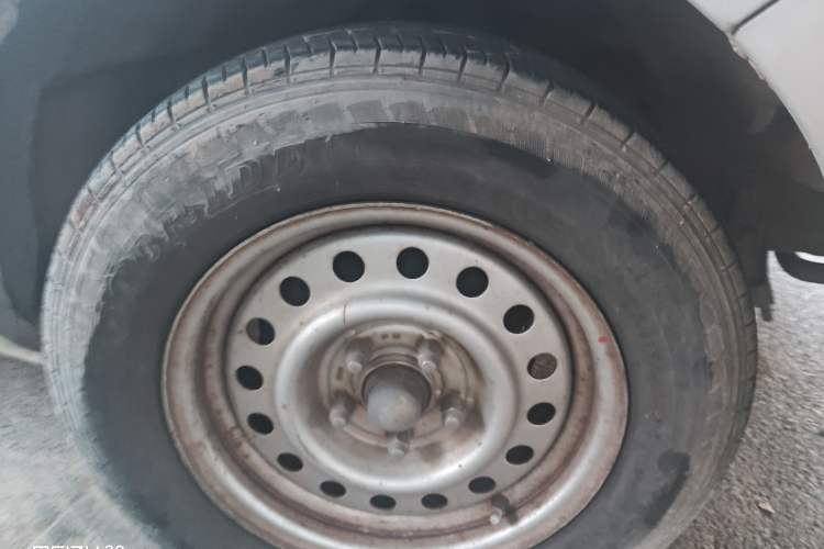 Used Foton Scenic G5 2021 2.0L Gasoline Commercial Version 6-Seater Multi-Purpose Passenger Vehicle 1TZS Right Front Wheel Hub