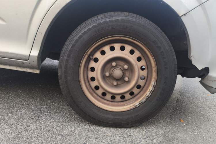 Used Foton Scenic G5 2021 2.0L Gasoline Commercial Version 6-Seater Multi-Purpose Passenger Vehicle 1TZS Right Front Wheel Hub