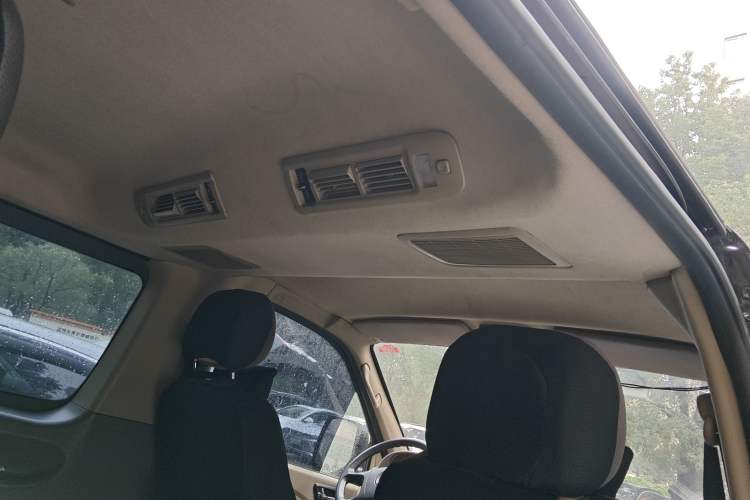 Used Foton Scenic G5 2022 2.0L Gasoline Commercial & Travel Version Passenger Van 7/9 Seats Model 1TZS Headliner