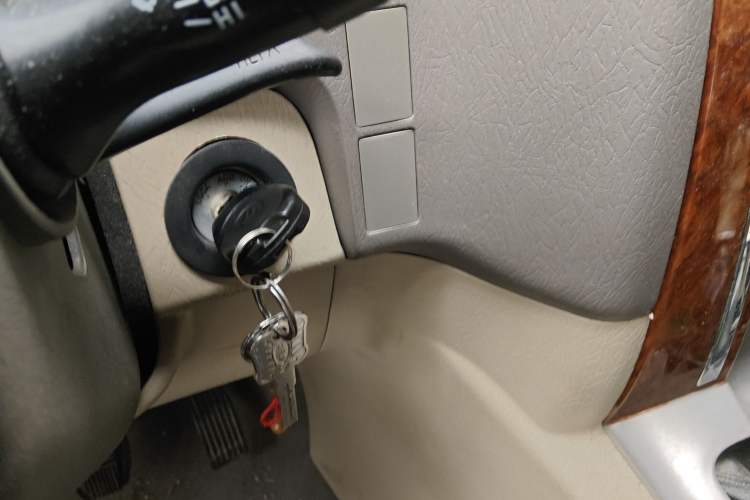 Used Foton Scenic G5 2022 2.0L Gasoline Commercial & Travel Version Passenger Van 7/9 Seats Model 1TZS Interior 1