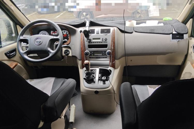 Used Foton Scenic G5 2022 2.0L Gasoline Commercial & Travel Version Passenger Van 7/9 Seats Model 1TZS Interior 2