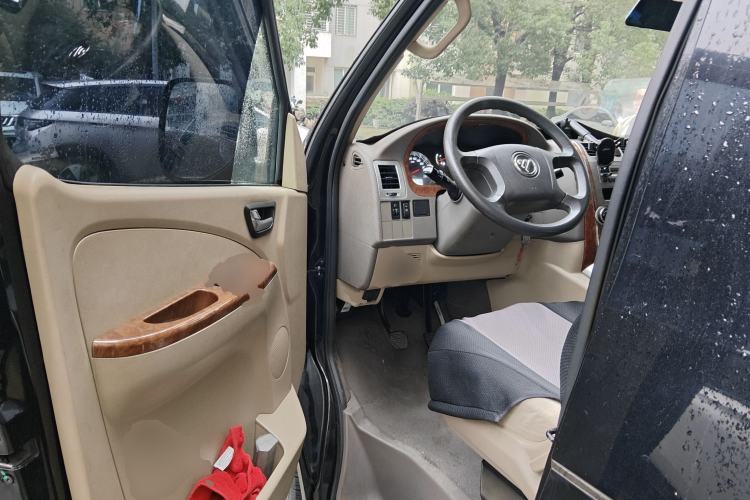 Used Foton Scenic G5 2022 2.0L Gasoline Commercial & Travel Version Passenger Van 7/9 Seats Model 1TZS Interior 3