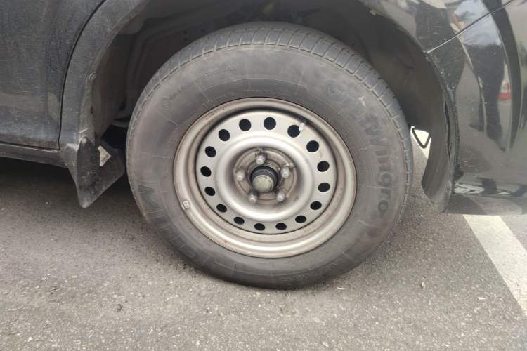 Used Foton Scenic G5 2022 2.0T Diesel Business & Travel Van 7/9 Seats 4F20TC3 Right Front Wheel Hub
